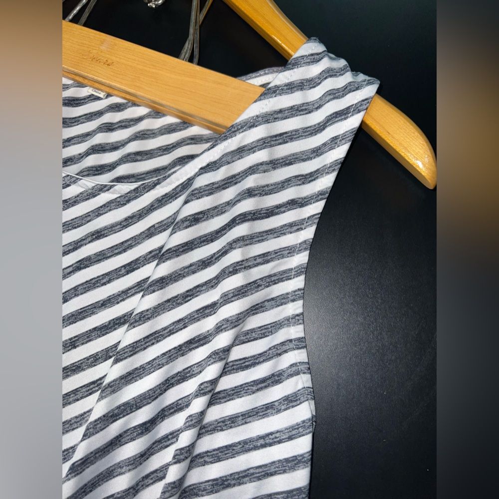 Umgee Diagonal Striped Fringed Hem Tank Size XL EUC - Picture 4 of 6